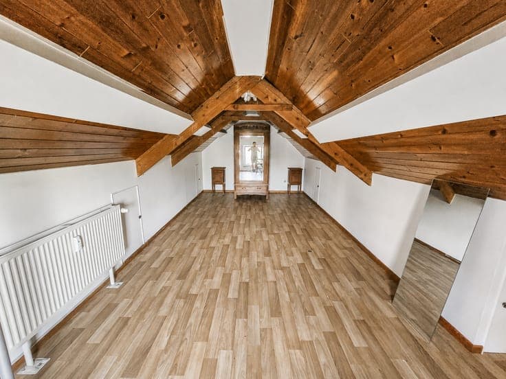 Spacious house to renovate with large garden and garage