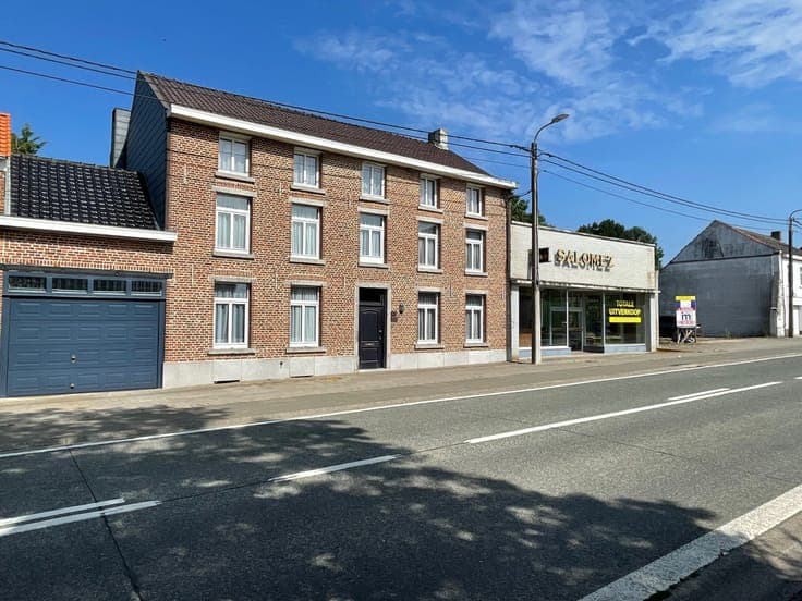 Spacious house with commercial premises on 93 acres
