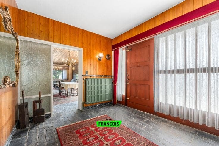 Characterful 1970s villa with exceptional space and potenti…