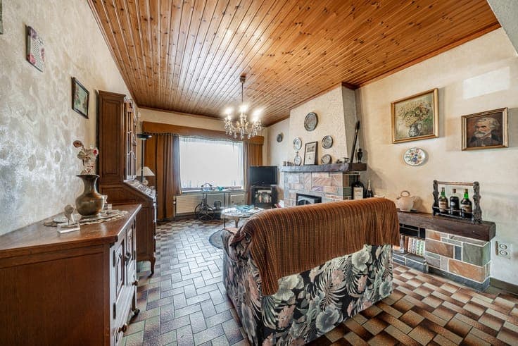 Maison 3 chambre et 1 bureau à rénover avec cours