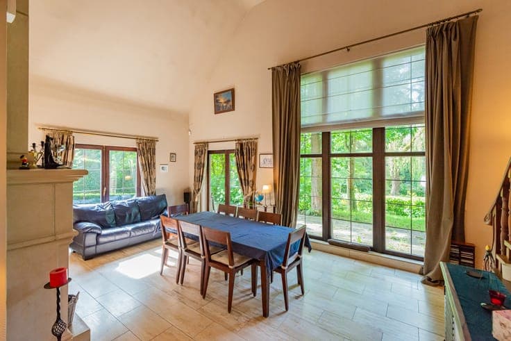 Villa with 6 bedrooms on a plot of 12a 45ca.