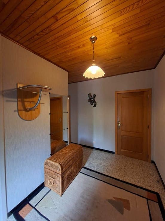 Ready-to-move-in family bungalow, quiet area, with garden