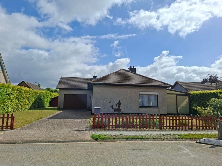 Ready-to-move-in family bungalow, quiet area, with garden
