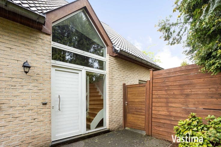 Ruime en instapklare villa met 4 slaapkamers en dubbele g...