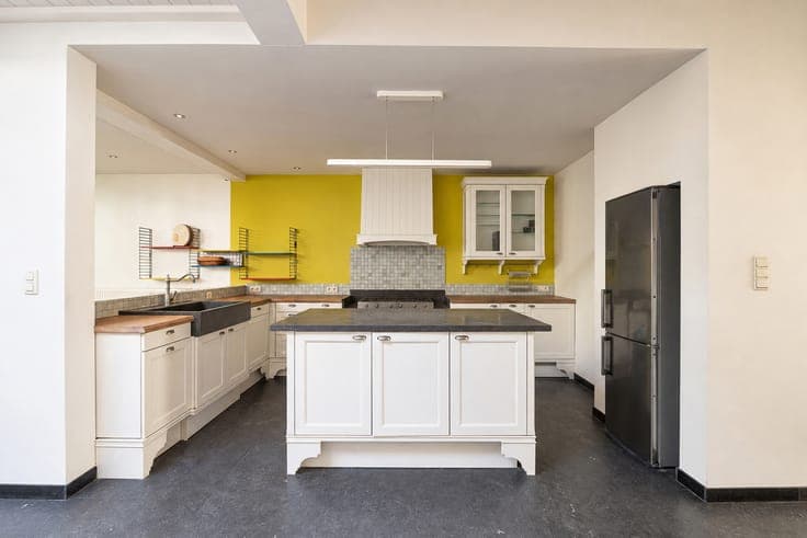Unique city home with 4 bedrooms, 2 kitchens and a garden