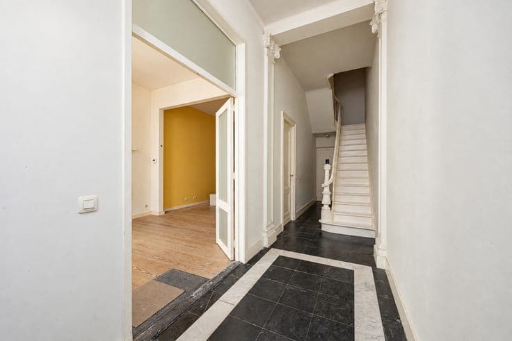 Unique city home with 4 bedrooms, 2 kitchens and a garden
