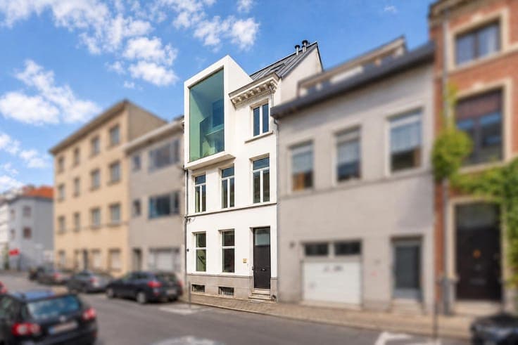 Unique city home with 4 bedrooms, 2 kitchens and a garden