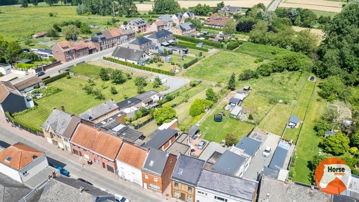 ZOTTEGEM - Te renoveren woning op ruim perceel van ca 45a