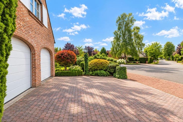 ST JOHN'S - CELLAR/GARAGE/ATTIC - NOT OVERLOOKED!