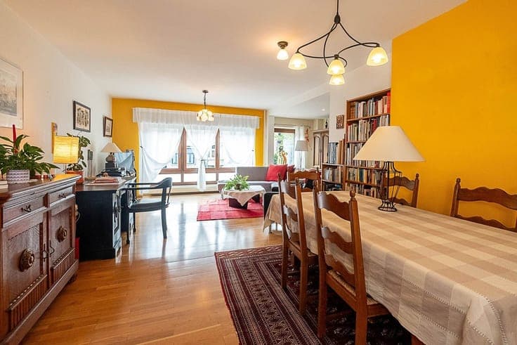 Eengezinswoning met 4 slaapkamers, garage en tuin