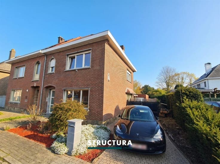 Rustig gelegen gezinswoning met 3 slaapkamers en garage in h