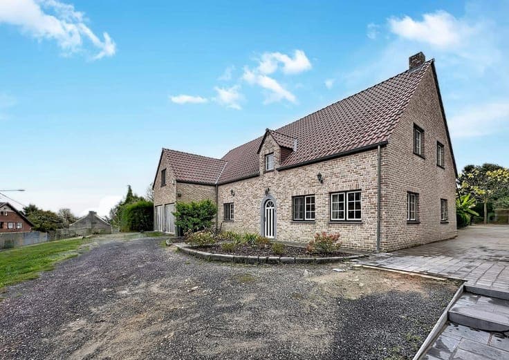 House in Courcelles