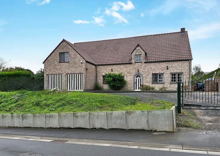 House in Courcelles