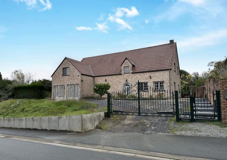 House in Courcelles