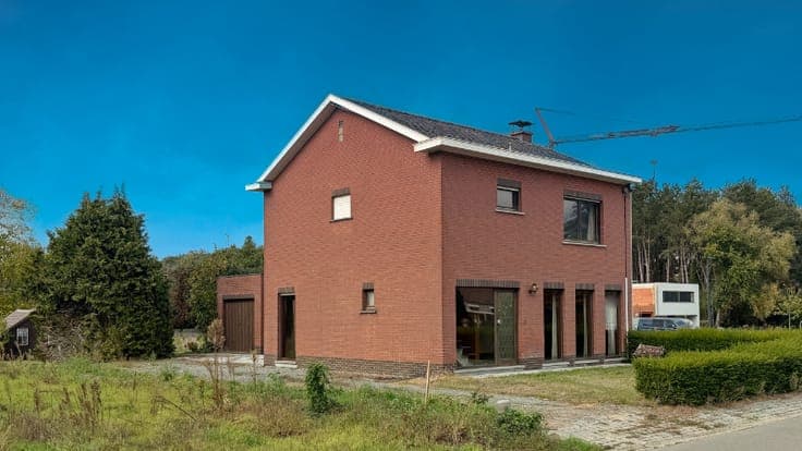 Woning van ±185m² op 4 are 60 ca in half-open-bebouwing