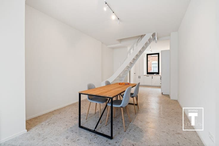 Prachtig en stijlvol gerenoveerde woning op een uitsteken...