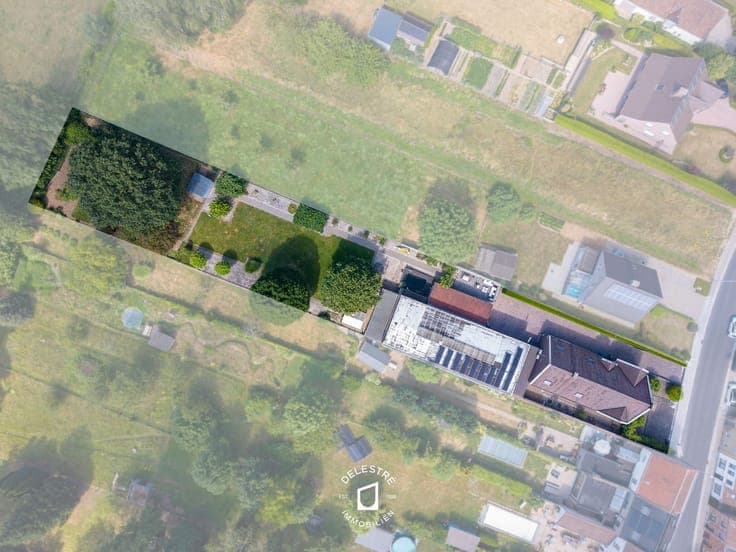 Unieke eigendom met villa, zalige tuin, werkplaats en tal...