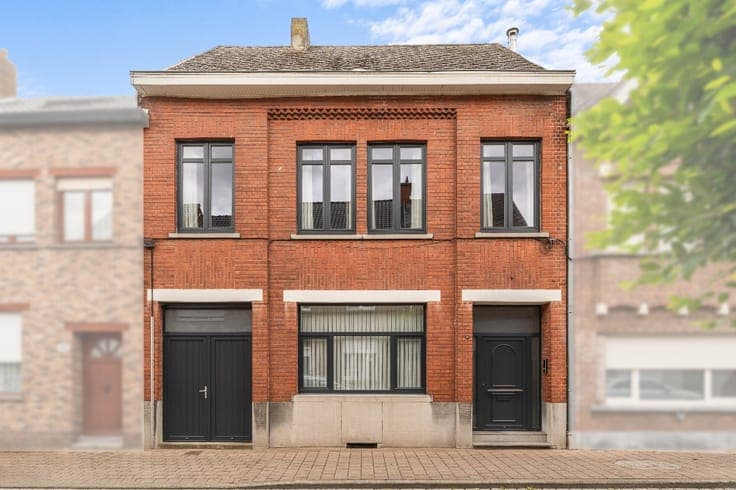 Spacious Home with 5 Bedrooms, Garden and Great Potential