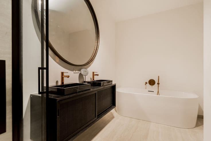 LIVING WITH WOW FEELING IN NEW CONSTRUCTION WITH 4 BDRMS.