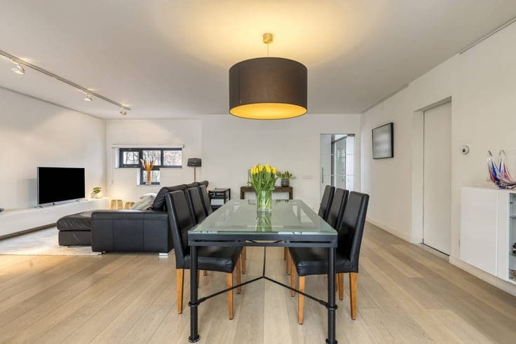 Kangaroo house of no less than 370 m² for sale in Wilrijk.