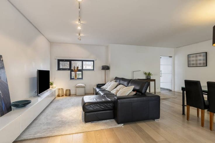 Kangaroo house of no less than 370 m² for sale in Wilrijk.