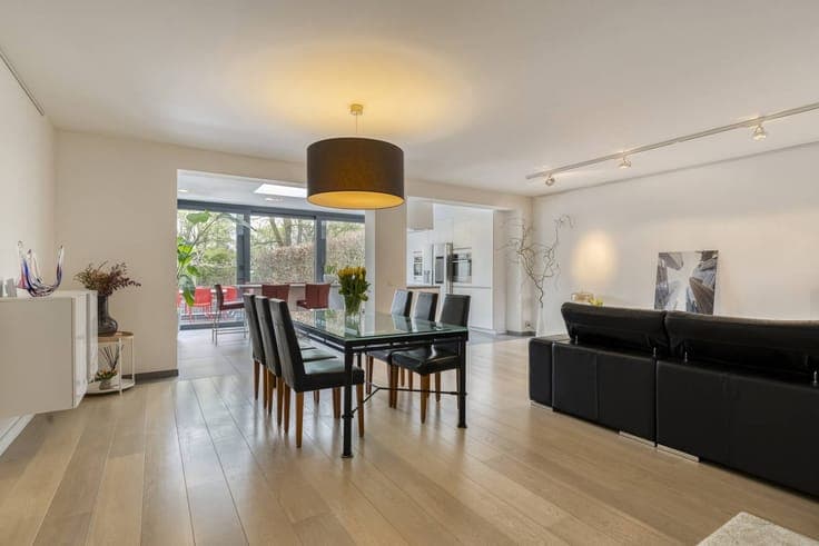 Kangaroo house of no less than 370 m² for sale in Wilrijk.