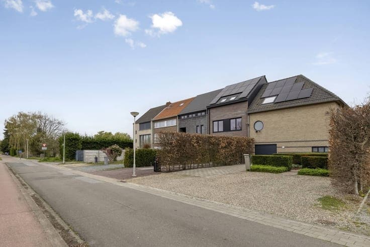 Kangaroo house of no less than 370 m² for sale in Wilrijk.