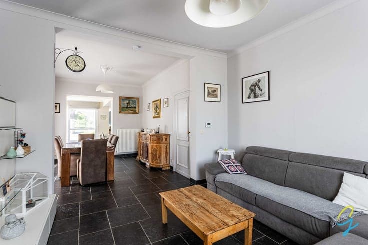 A ready-to-move-in with 4 bedrooms and 2 bathrooms