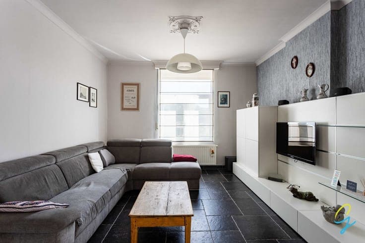 A ready-to-move-in with 4 bedrooms and 2 bathrooms
