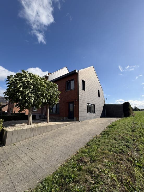 Rural house with view of the fields in Humbeek
