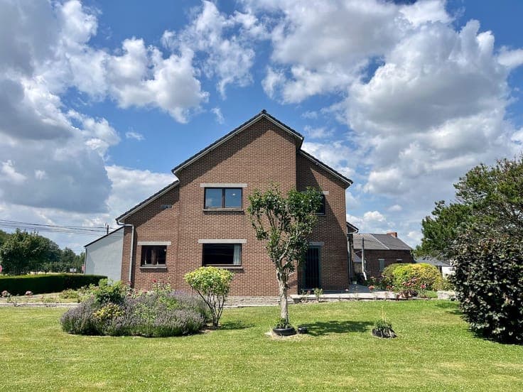 House in Montigny-le-Tilleul