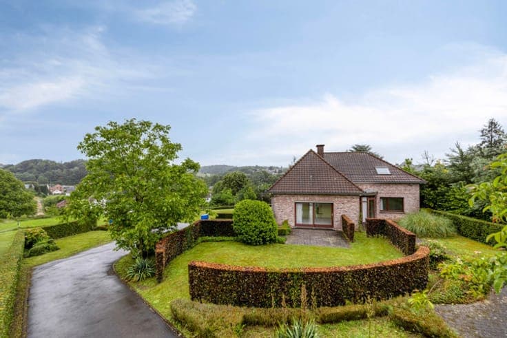 Well-maintained, spacious villa located on a dead-end street