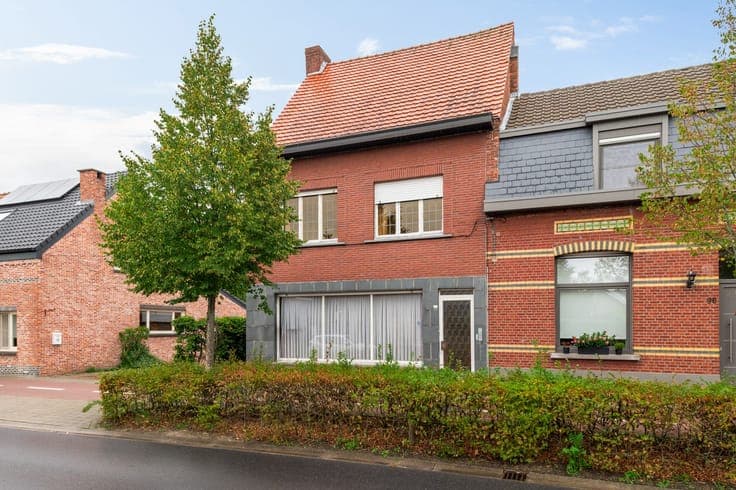 Ruime woning op uitzonderlijk perceel van 1.081 m²