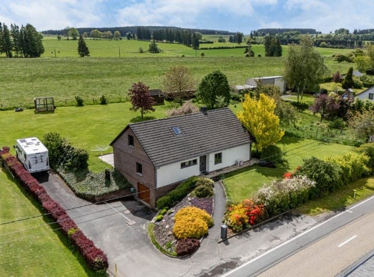 Detached house on a magnificent 54-acre plot