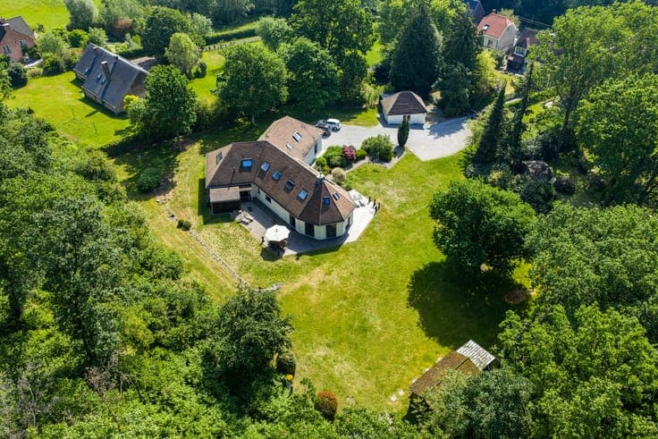 LASNE – Beautiful VILLA (5BR/4BA) fully renovated in 2021.