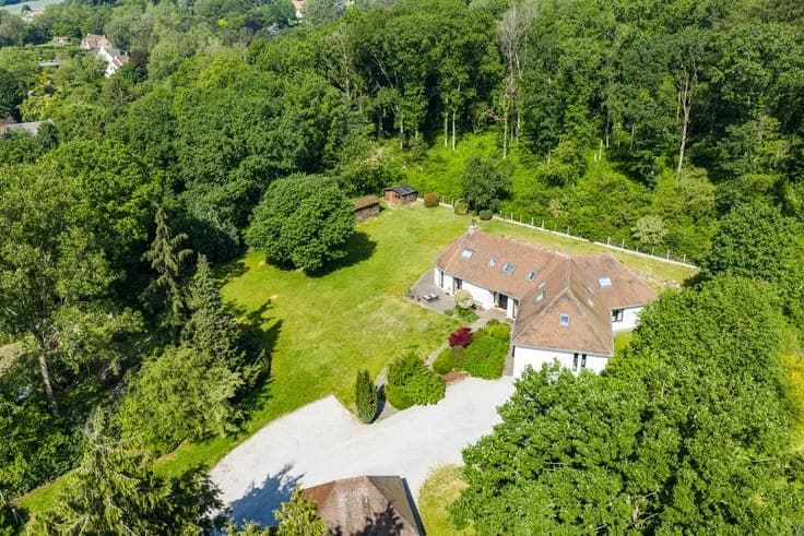 LASNE – Beautiful VILLA (5BR/4BA) fully renovated in 2021.