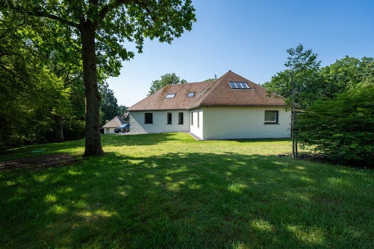 LASNE – Beautiful VILLA (5BR/4BA) fully renovated in 2021.