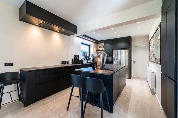 LASNE – Beautiful VILLA (5BR/4BA) fully renovated in 2021.