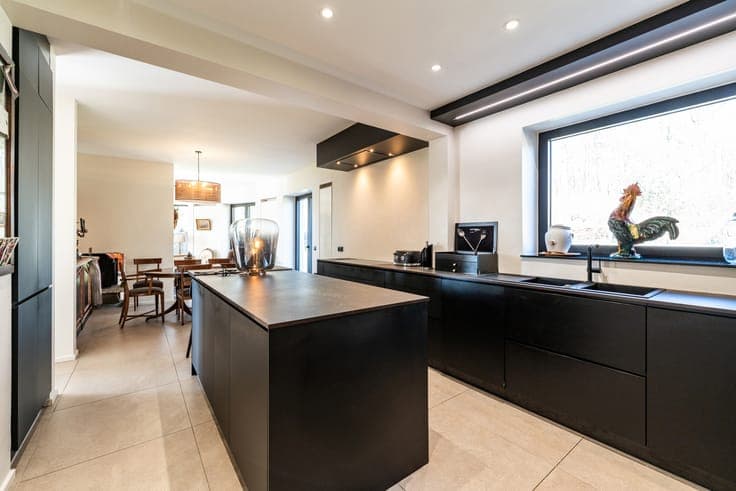 LASNE – Beautiful VILLA (5BR/4BA) fully renovated in 2021.