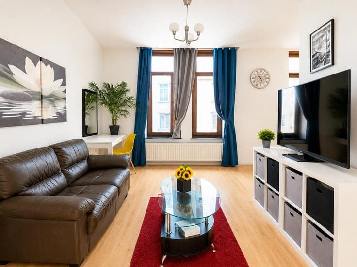 SINGLE-FAMILY HOME, CONVERTED INTO 5 APARTMENTS