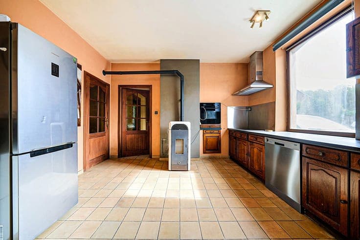 Character house, 3 bedrooms, workshop and garden