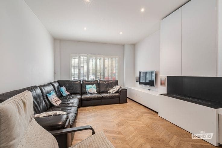 A spacious and contemporary home with a sunny garden and ex…