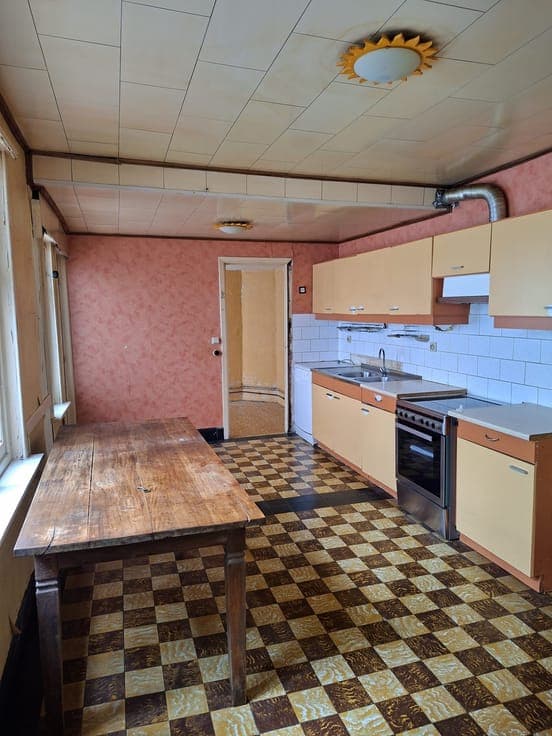 Characterful 1937 townhouse, 4 bedr., garden, Eeklo centre