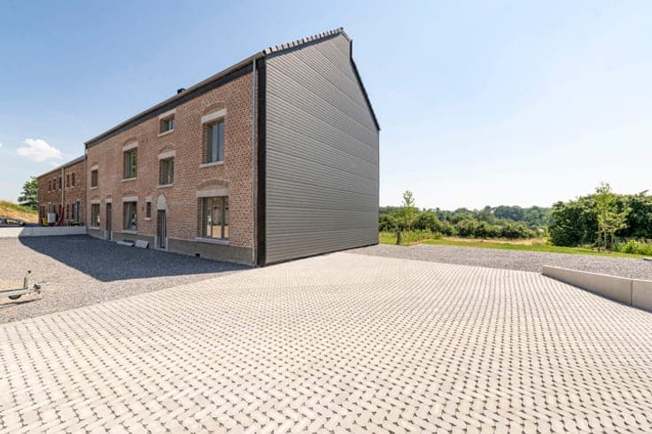 Spacious, characterful 3-sided house, fully renovated