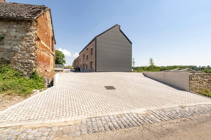 Spacious, characterful 3-sided house, fully renovated
