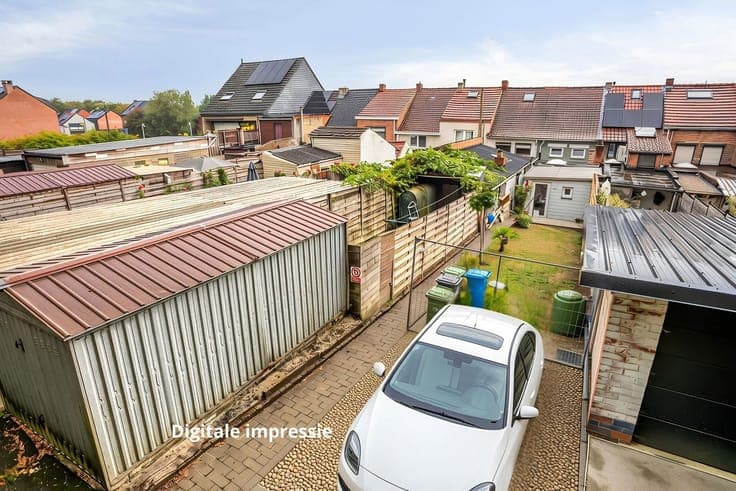 Renovated house with parking and 2 bedrooms
