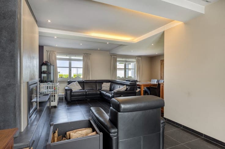 Landelijk gelegen open bebouwing met garage en prachtig u...