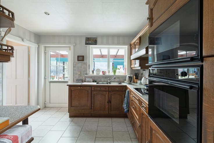 BRASSCHAAT - 4-Bed Villa with Garden & 39 Solar Panels