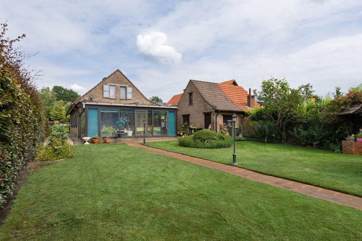 BRASSCHAAT - 4-Bed Villa with Garden & 39 Solar Panels