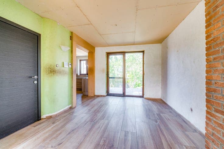 Beautifully built 3-bedroom house with garage and garden
